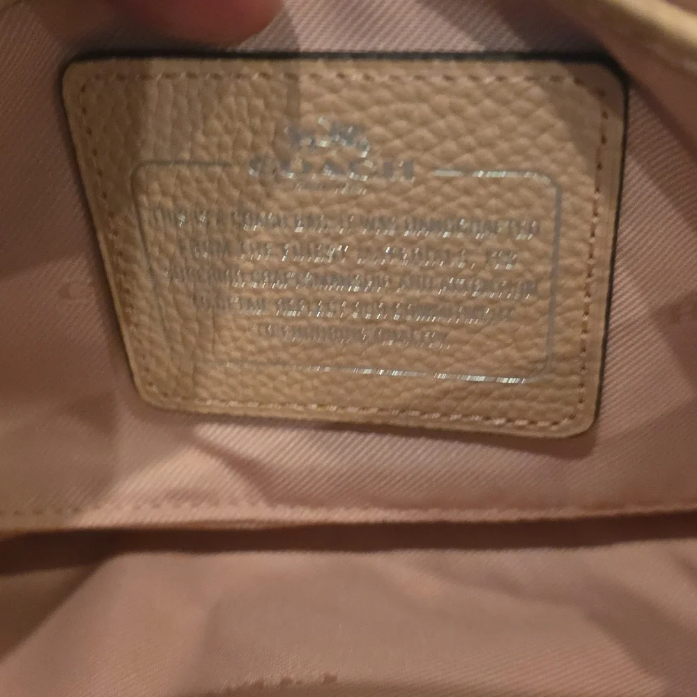 Coach polished pebble